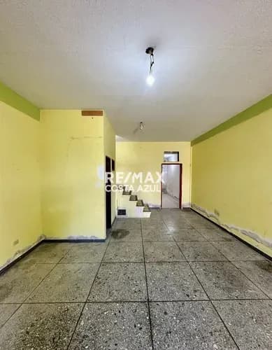 En Venta Apartamento Con Local Comercial De 170 Metros Cuadrados, Excelente Ubicación En El Casco Central De Tucacas.