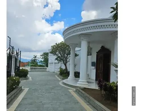 Vende Quinta En La Lagunita Country Club - Municipio El Hatillo - Caracas. Sl