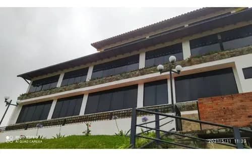 Casa De Tres Niveles Sector Privado En Urb Pan De Azucar Carrizal