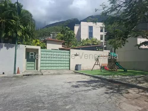 Espectacular Casa En Venta En La Carellana Remodelada | Calle Cerrada | Lujo Y Agua Continua Jrz 26-9518