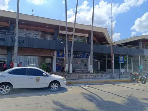 Eglee Suarez Alquila Consultorio Odontológico En C.c. Caribbean Plaza. Pll-371