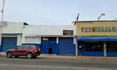 Ubicado En Excelente Zona De Alto Tráfico Comercial, Cuenta Con Doble Entrada Y Salida Funcional. Excelente Disrtribución Y Amplitud. Cuenta Con Terraza Y Tanque Con Capacidad De 1000 Lts