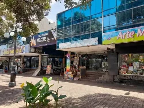 Yosmar Y Fernando Venden Centro Comercial En La Luz En Avenida Bolívar Norte