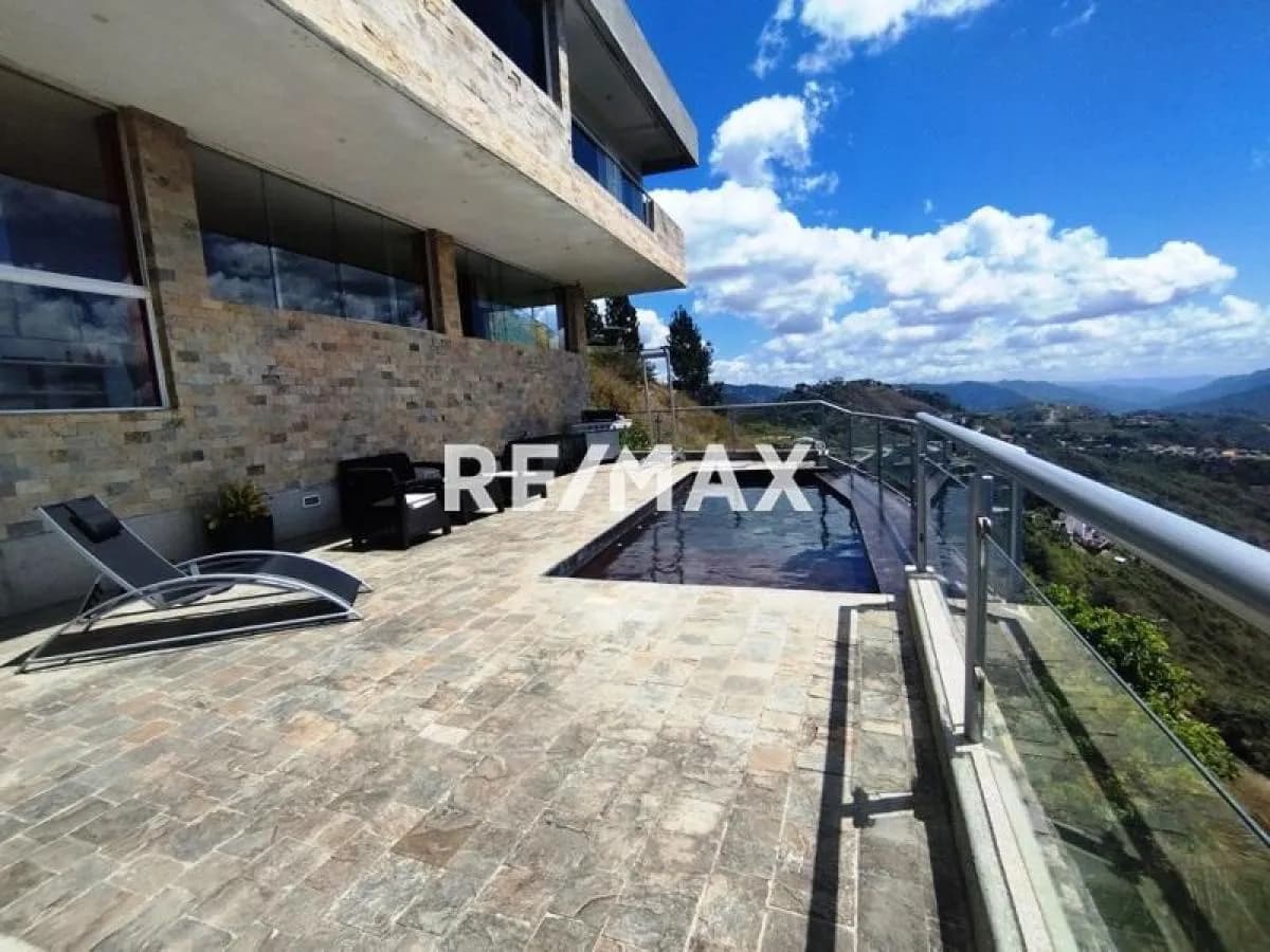 CASA EN VENTA - URB. CAICAGUANA