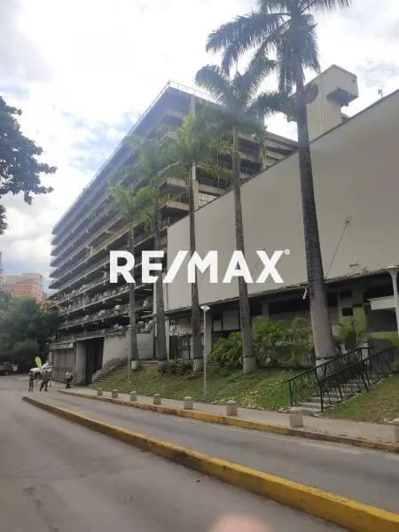 En Alquiler Local Comercial 130 mts2 Avenida Neveri, Colinas de Santa Mónica