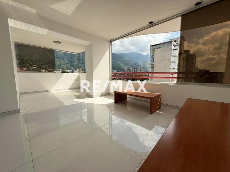 Alquiler de hermoso apartamento en Los Palos Grandes, 105M2