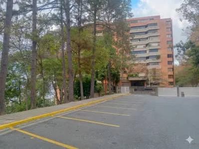 Amplio Apartamento en Las Esmeraldas con Espectacular Vista al Cerro El Volcán