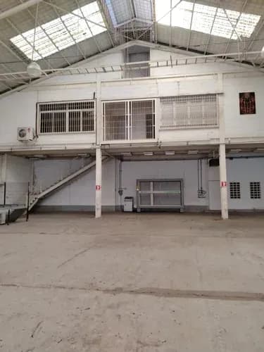 Ec Vende Galpón Industrial Con Edificio De 3 Pisos Ubicado En La Candelaria