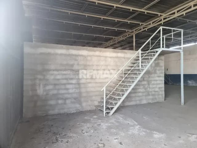 EN VENTA GALPON CON OFICINAS COMERCIALES