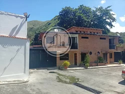 Townhouse En Venta Sector Camoruco El Castaño 001jsc