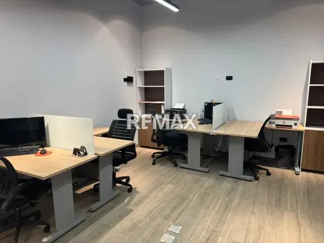 Hermosa oficina Remodelada en venta en Sebucán