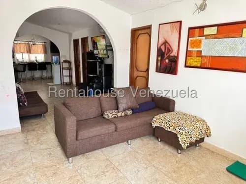 Julio Martínez Alquila Espaciosa Casa En Cabudare, Cerrada Para Mayor Seguridad, Ideal Para Vivir En Familia.