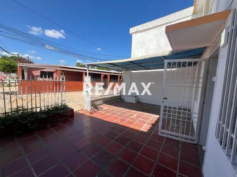CASA EN LA URBANIZACIÓN SAN FRANCISCO
