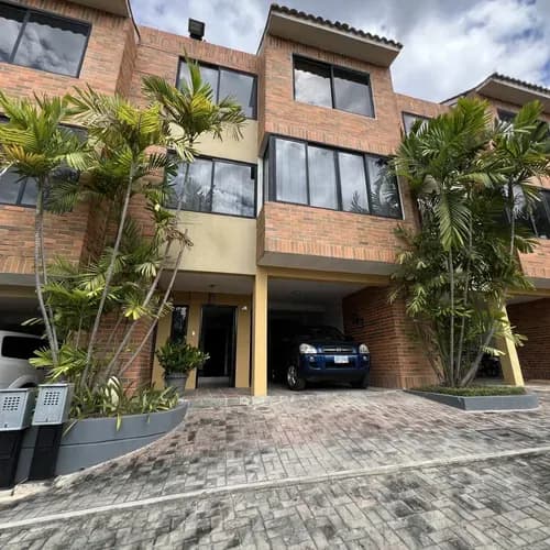 Alquilo Hermoso Th Amoblado En Lomas Alto ( Lomas Del Este)