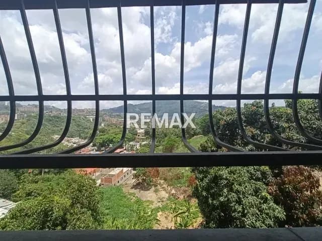 En Venta Apartamento Semi Remodelado Minas de Baruta