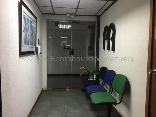 Alquiler De Oficina Ubicada A Media Cuadra Del Metro Y Avenida Francisco De Miranda. Jm-rc 26:11660