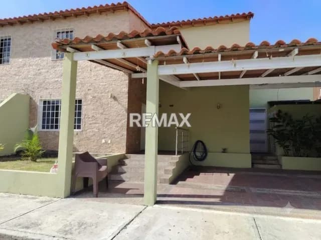Venta de casa en la urbanización Campo Alegre Agua Viva