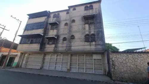 Se Ofrece La Venta De Edificio En Guigue, Municipio Carlos Arvelo