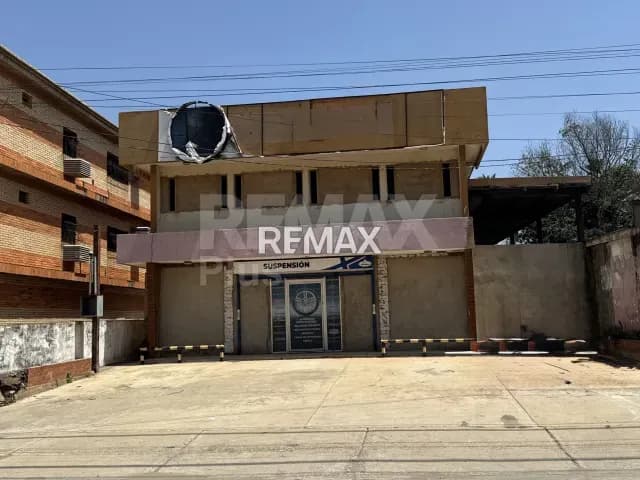 LOCAL Y GALPÓN COMERCIAL EN VENTA