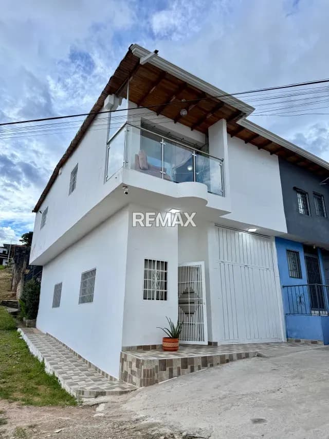 VENTA CASA MODERNA EN LAS TINAJITAS PALO GORDO