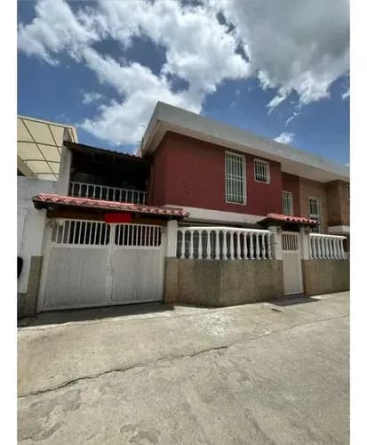 Vendo Casa En Calle Cerrada 198m2 El Marqués 9902