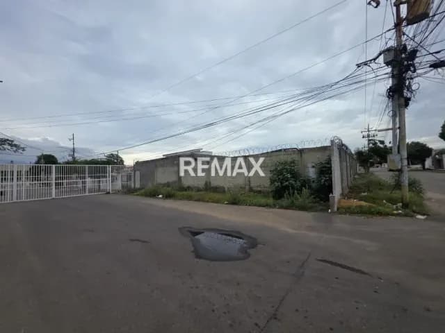 TERRENO EN VENTA EN LA URBANIZACIÓN LA CALIFORNIA