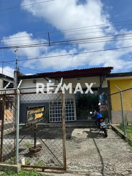 Accesible y atractivo local comercial con amplio terreno, equipos y utensilios de panadería. Sector los chaguaramos ll avenida Rómulo Betancourt. Acarigua.