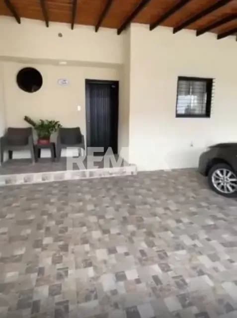 EN VENTA CASA TIPO TOWNHOUSE EN URB CASA DE CAMPO
