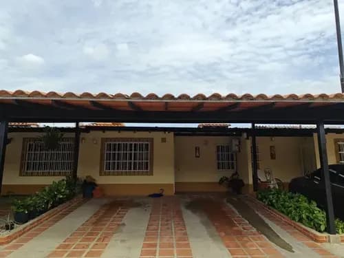Anny Cuevas Y Manuel Sarabia Inziturealtors Venden Casa En Valle De Oro San Diego Estado Carabobo