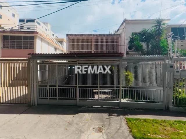 Casa de Dos Niveles en Zona Norte de Maracay ideal para Proyecto Comercial en una de las zonas más Privilegiadas !!