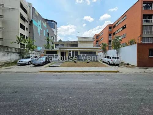 Casa En Venta En Los Naranjos De Las Mercedes Calle Cerrada 841,89 Metros De Terreno