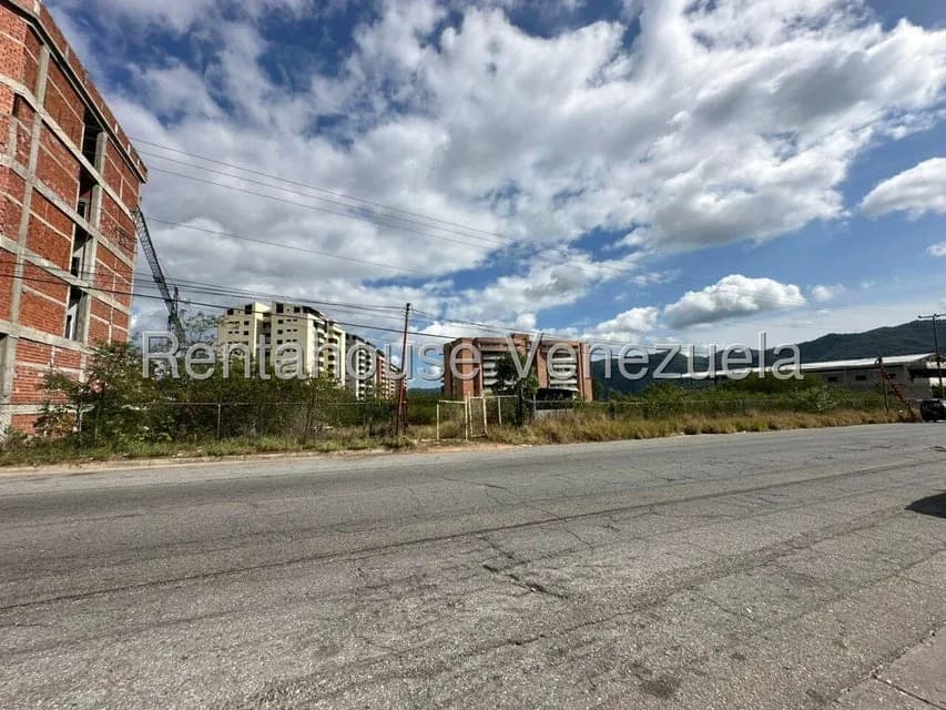 Terreno (Comercial) en Venta en Vega Arriba, Miranda