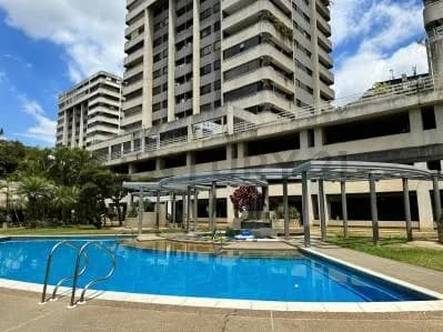 Municipio Baruta, Caracas, Urb. La Tahona, Conjunto Residencial Esmeraldas Club