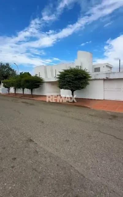 CASA QUINTA URB LOS OLIVOS
