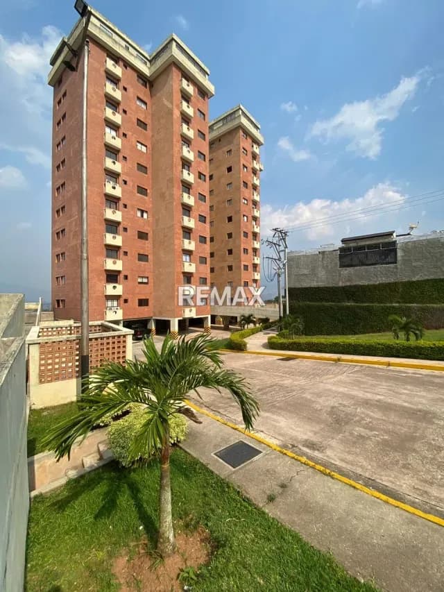 En ALQUILER apartamento ubicado en La Castellana. Residencias Paramillo Suites Ubicado en Piso 9