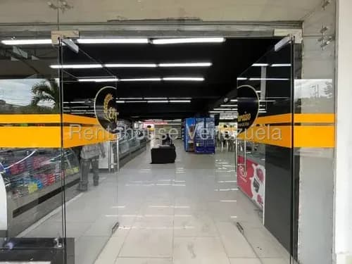 Espectacular Local Comercial En Vía Principal Del Este: Dos Niveles Con Mobiliario De Panadería, Mezzanina Y Seguridad Integral @eloisabermudez.rah