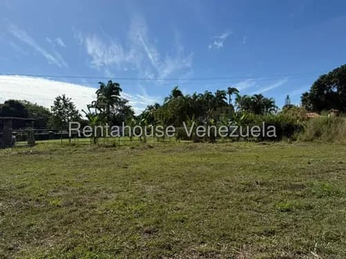 26-9374 Descubre El Hogar Ideal, Donde La Tranquilidad Y La Seguridad Se Combinan Perfectamente. Este Terreno Cuenta Con Una Casa En Construcción Al 80%, Diseñada En Dos Plantas Para Ofrecer Espacios
