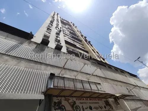 Apartamento En Venta San Martin, Av San Martin. Diagonal Y Frente A La Iglesia.