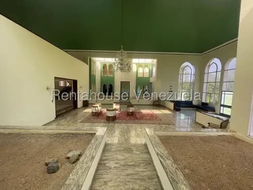 Kc.g #26-16849 Espectacular Y Señorial Casa En Venta De Dos Plantas Y Extensos Jardines En San Antonio De Los Altos San Diego
