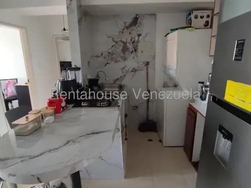 Acogedor Apartamento Ubicado En Zona Centrica De Valencia De 2 Habitaciones , Cocina A Remodelar A Gusto , Piso Medio Con Espectacular Vista Y Brisa Fresca De La Montaña