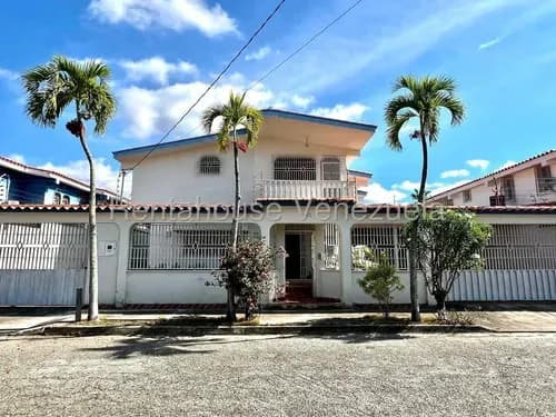 Maritza Lucena Vende Hermosa Casa Al Este De Barquisimeto, Amplios Espacios, Aires Acondicionados, Cómodas Habitaciones, Tanque Subterráneo.