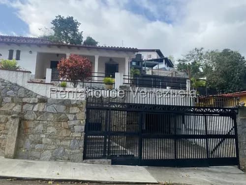Casa En Venta En Prados Del Este, Con Ubicación Privilegiada, En Calle Cerrada Y Anexo Independiente
