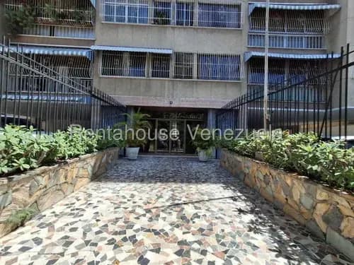 Fresco Y Espacioso Apartamento En Alquiler En Chacao, Mls #26-9695. K.o.