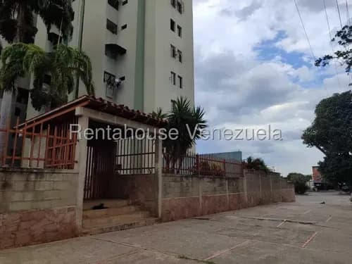 Raíza Suárez Vende 2 6 1 7 3 9 8 Hermoso Apartamento Semiamoblado, Cocina Equipada Con Nevera, Horno Nuevo, Campana, 3 Habitaciones, 1 Baño, Agua Constante, Gas Por Tubería, Oeste De Barquisimeto