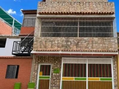Jardines del valle. 2x1 PRECIO DE OPORTUNIDAD. Casa + Salon de usos multiples.