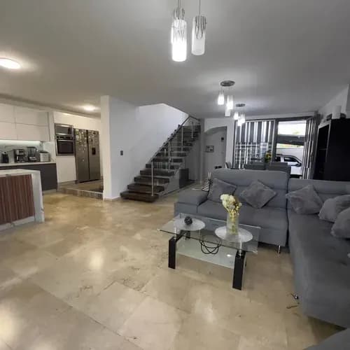 En Venta Townhouse Urb Trigal Sur (ac)