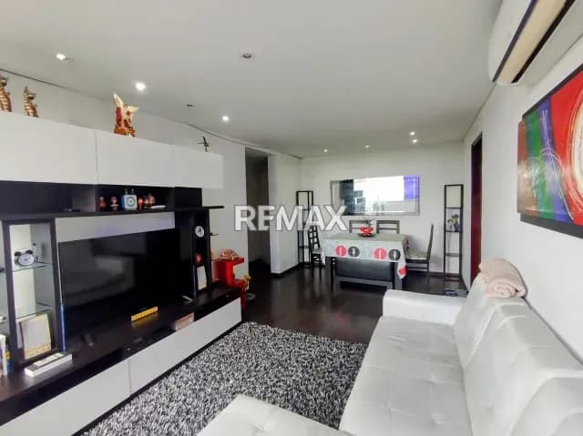 Apartamento en Alquiler Amoblado en el Urbanización La Bonita, Municipio Baruta.