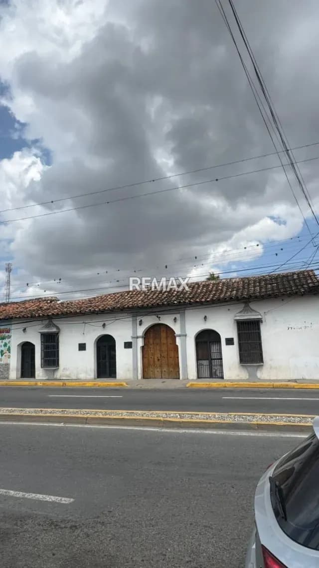 En Quibor Excelente terreno y casa comercial Ubicado en una de las avenidas con la afluencia de vehículos de la zona. Av principal Florencio Gimenez