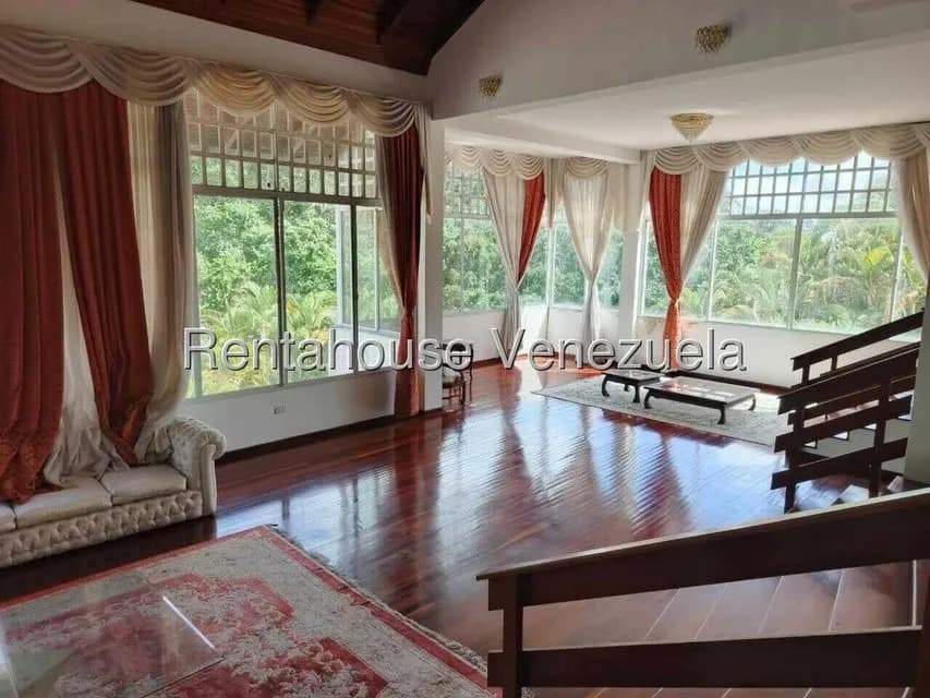 Casa (Multipes Niveles) en Venta en Oripoto, Distrito Metropolitano