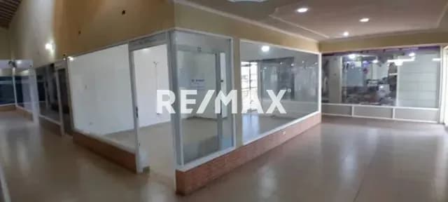 LOCAL COMERCIAL EN ALQUILER EN C.C. VIRGEN DEL VALLE